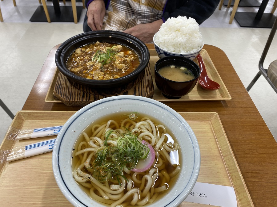 龍野西SAのマーボー定食とかけうどん