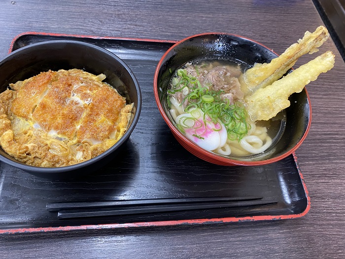 資さんしあわせセット（うどんとかつ丼のセット）