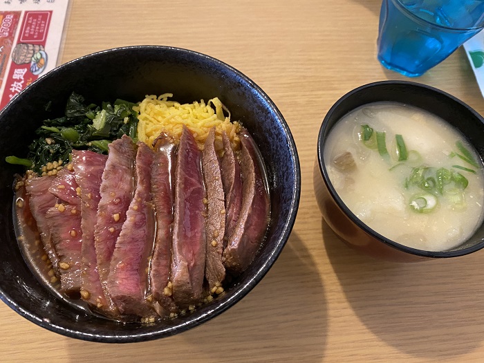 あか牛ステーキ丼とだんご汁の小