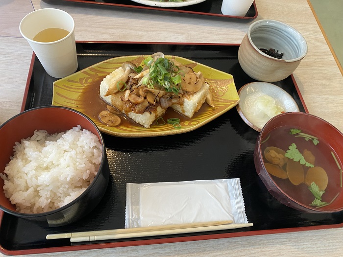 大黒食堂の揚げ豆腐きのこあんかけ定食