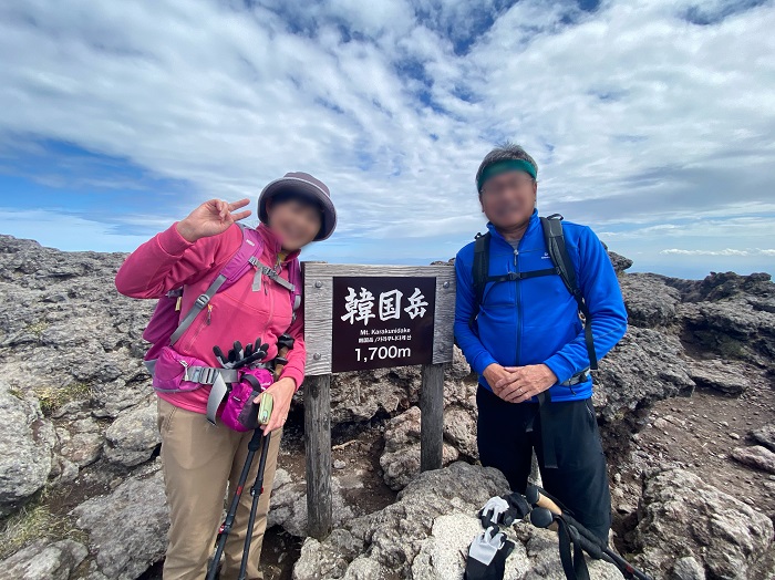 韓国岳山頂にて夫婦で記念撮影