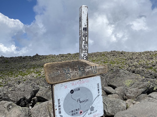 蓼科山山頂の標識