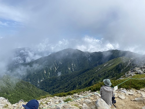 木曽駒ケ岳の山頂から見る周りの山