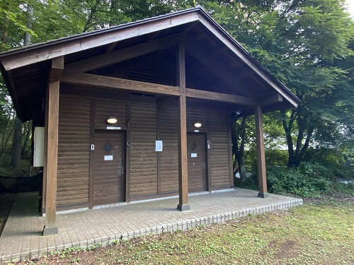 しだれ栗森林公園の駐車場のトイレ