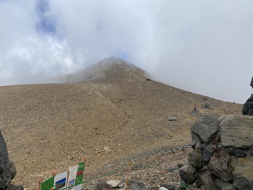 御嶽山の八丁ダルミと剣ヶ峰