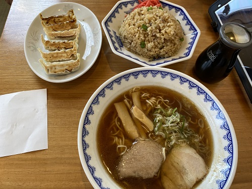 宮川そばの中華そばと餃子と焼きめし