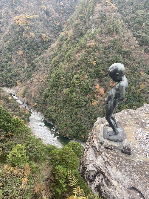 祖谷渓のしょんべん小僧