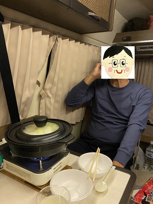 車内でお鍋を食べる夫さん