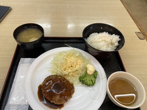 うかいやレストランのハンバーグ定食