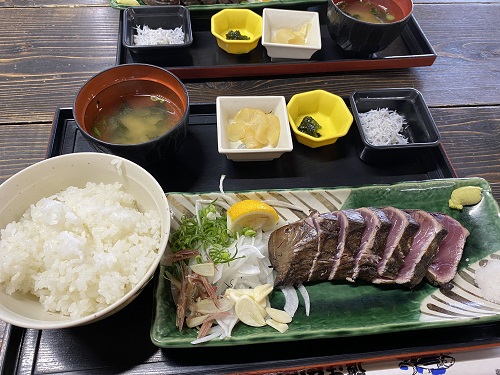 土佐たたき道場のかつおの藁焼き定食