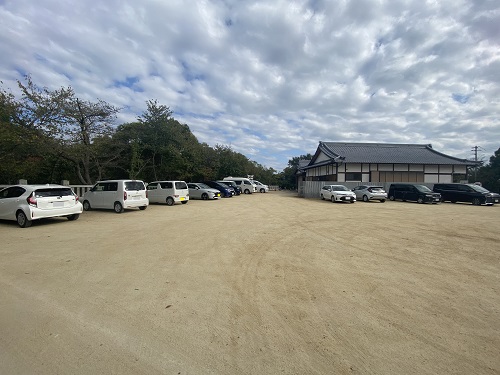 高屋神社下宮の駐車場