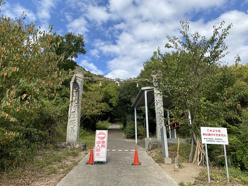 高屋神社本宮に向かう入口