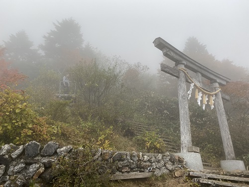 石鎚山の鳥居