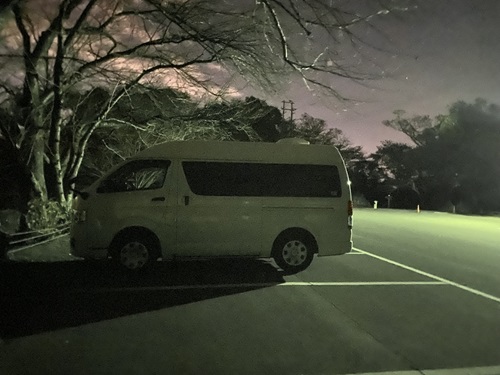 夜間の紫雲出山の第一駐車場