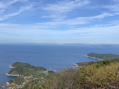 紫雲出山展望台から見える海の風景