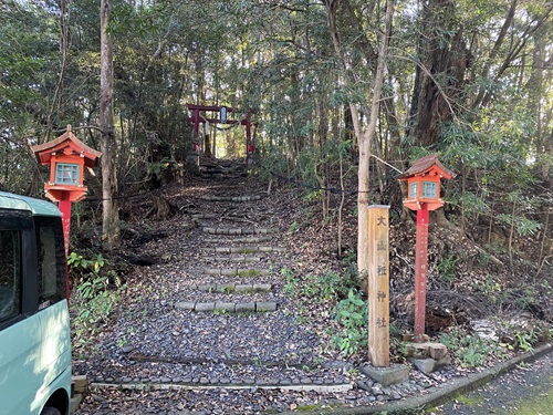 大山祇神社の鳥居と道