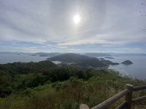 島と海に囲まれた第二駐車場展望台