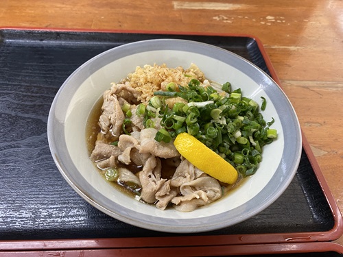 よしやの豚肉ののったうどん