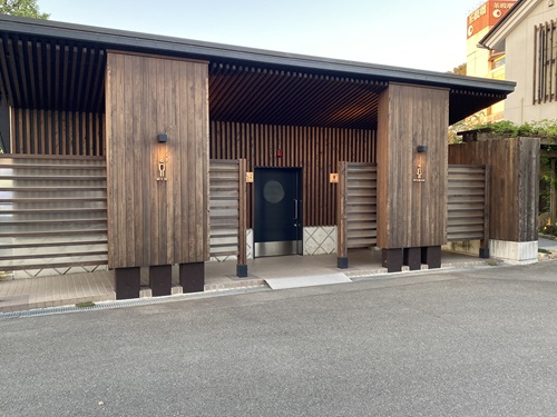 道後温泉駐車場のトイレ外観