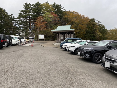 土小屋の駐車場