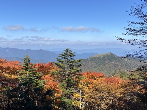 剣山から見た遠景紅葉の