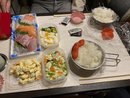 刺身や浅漬けの晩御飯