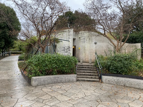 長崎水辺の森公園のトイレの全景