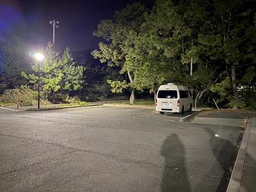 清水三保海浜公園での夜間の駐車場の風景