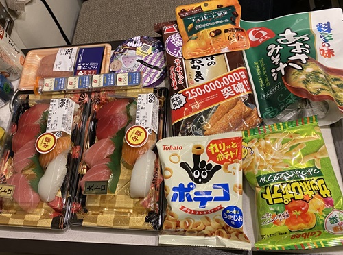 半額寿司などタイヨーで買った品々