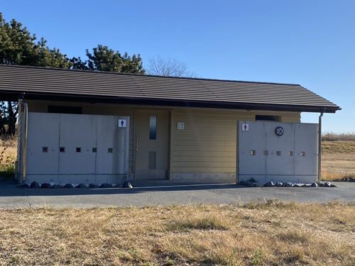 清水三保海浜公園のトイレ外観