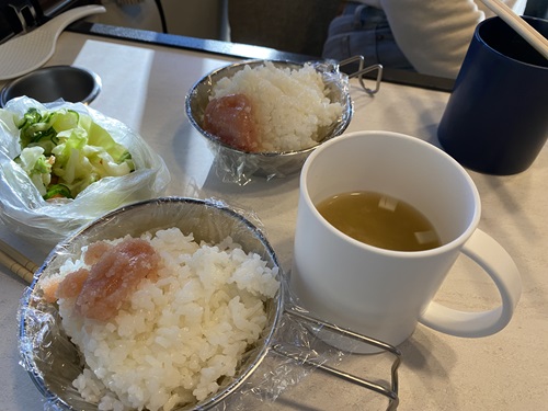 清水三保海浜公園でいただく車内朝食