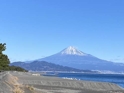 三保の松原から見る富士山