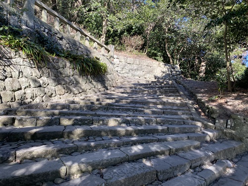 長々と続く久能山東照宮の階段