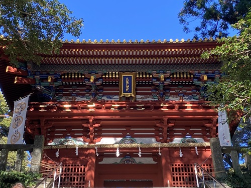 久能山東照宮の樓門全景