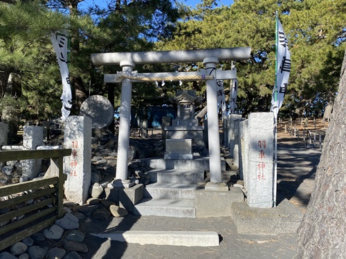 羽車神社の鳥居と社