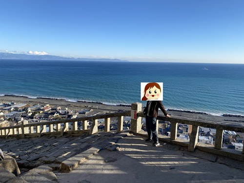 久能山東照宮の階段途中から見れる海とさっとん