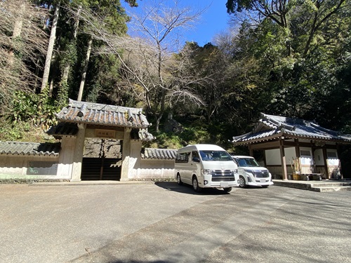 伏姫籠穴の駐車場