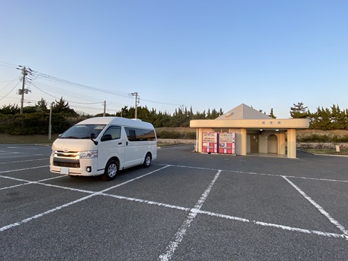 南房パラダイスのトイレ近くの駐車場