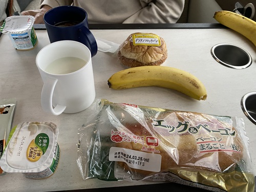 総菜パンとコーヒーの南房パラダイスで食べる朝食