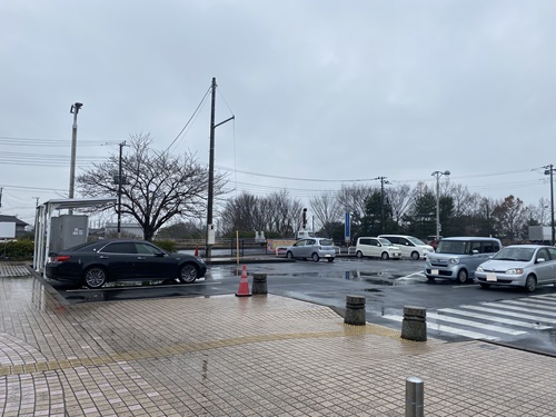 雨の道の駅たまつくりの駐車場