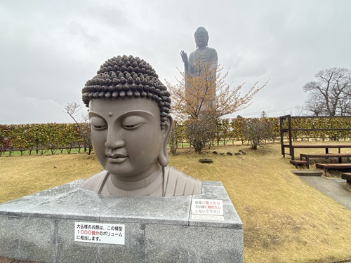 牛久大仏の1000分の1スケールの頭