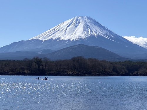 カヌーと富士山が見える精進湖