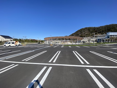 道の駅保田小学校の朝の駐車場