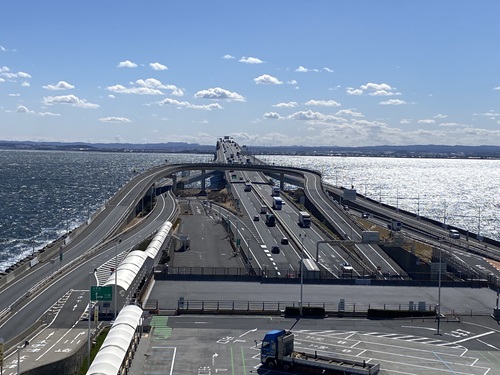 海ほたるから見る複雑な道路