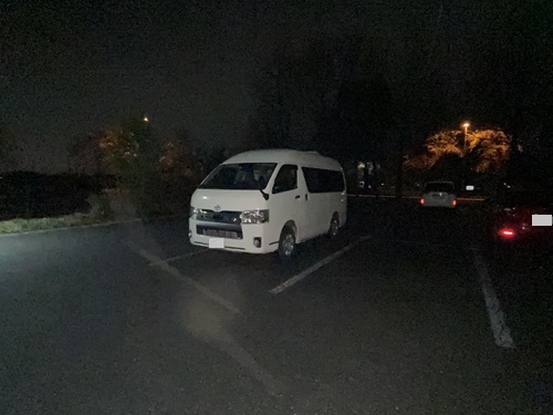 夜の道の駅よしみの駐車場