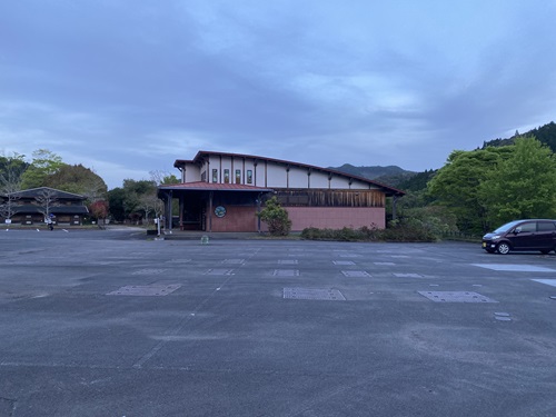 道の駅宇目の裏の駐車場