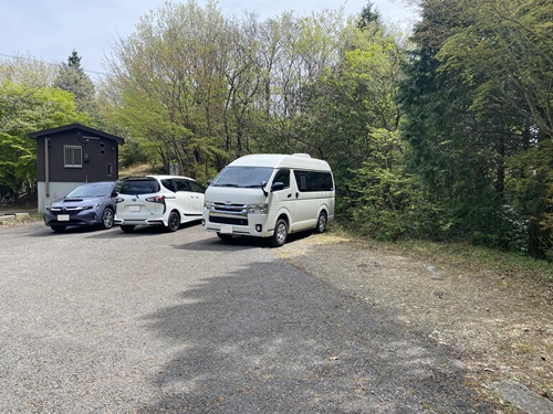 八面山の山頂近くの駐車場