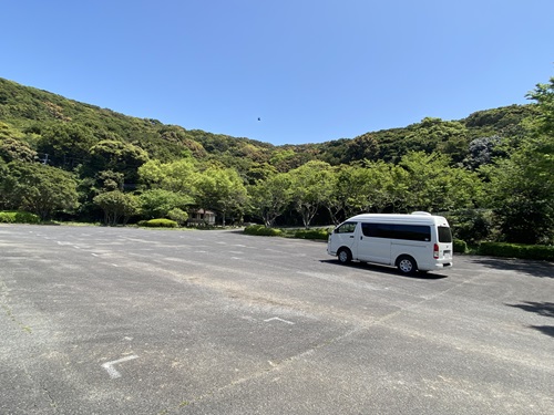 鶴見半島ビジターセンターの駐車場