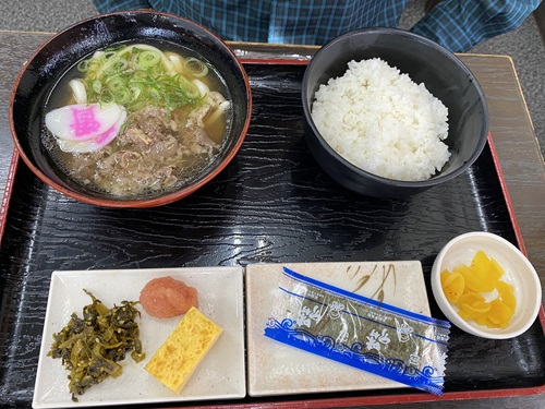 資さんうどんの朝定食