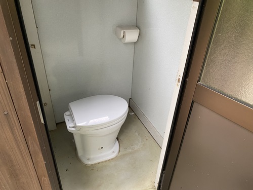 藤河内渓谷の第一駐車場のトイレ内部